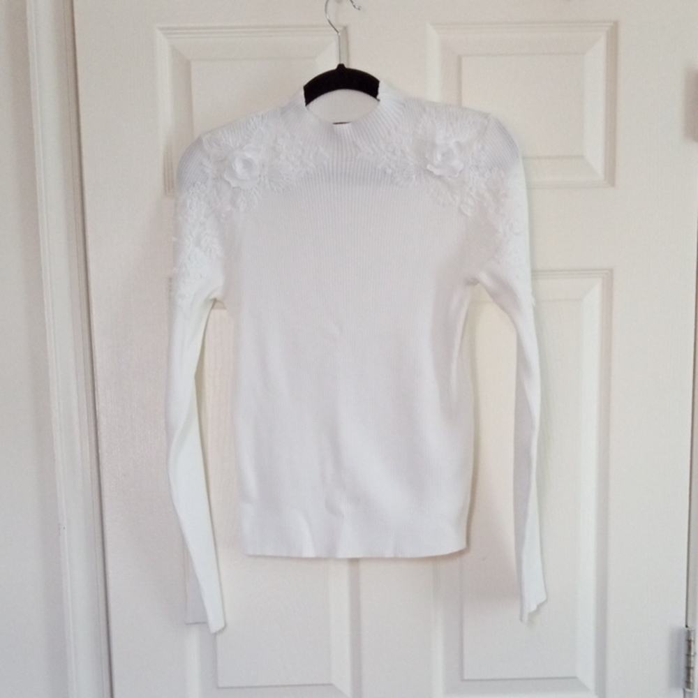 Alice Blue White Knit Top